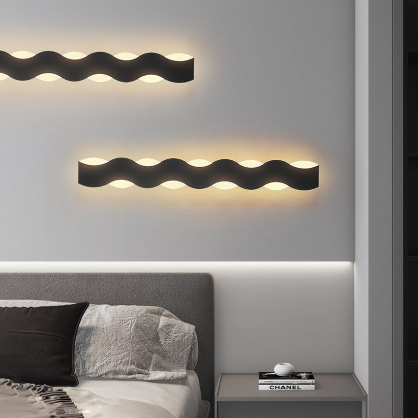 Wave Shaped Outdoor Wall Lamp